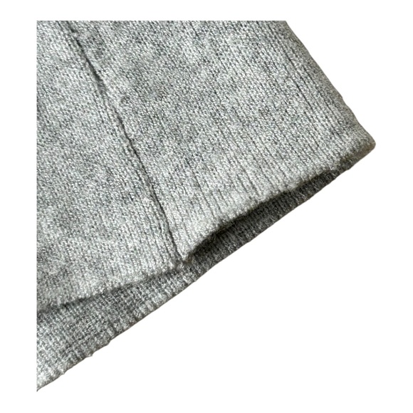 Milly Grey Knit Top Short Sleeve Embellished Black Blue Beads Size Large - Picture 8 of 11